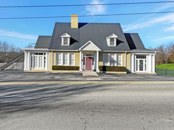 420 W Main St, Livingston, TN 38570